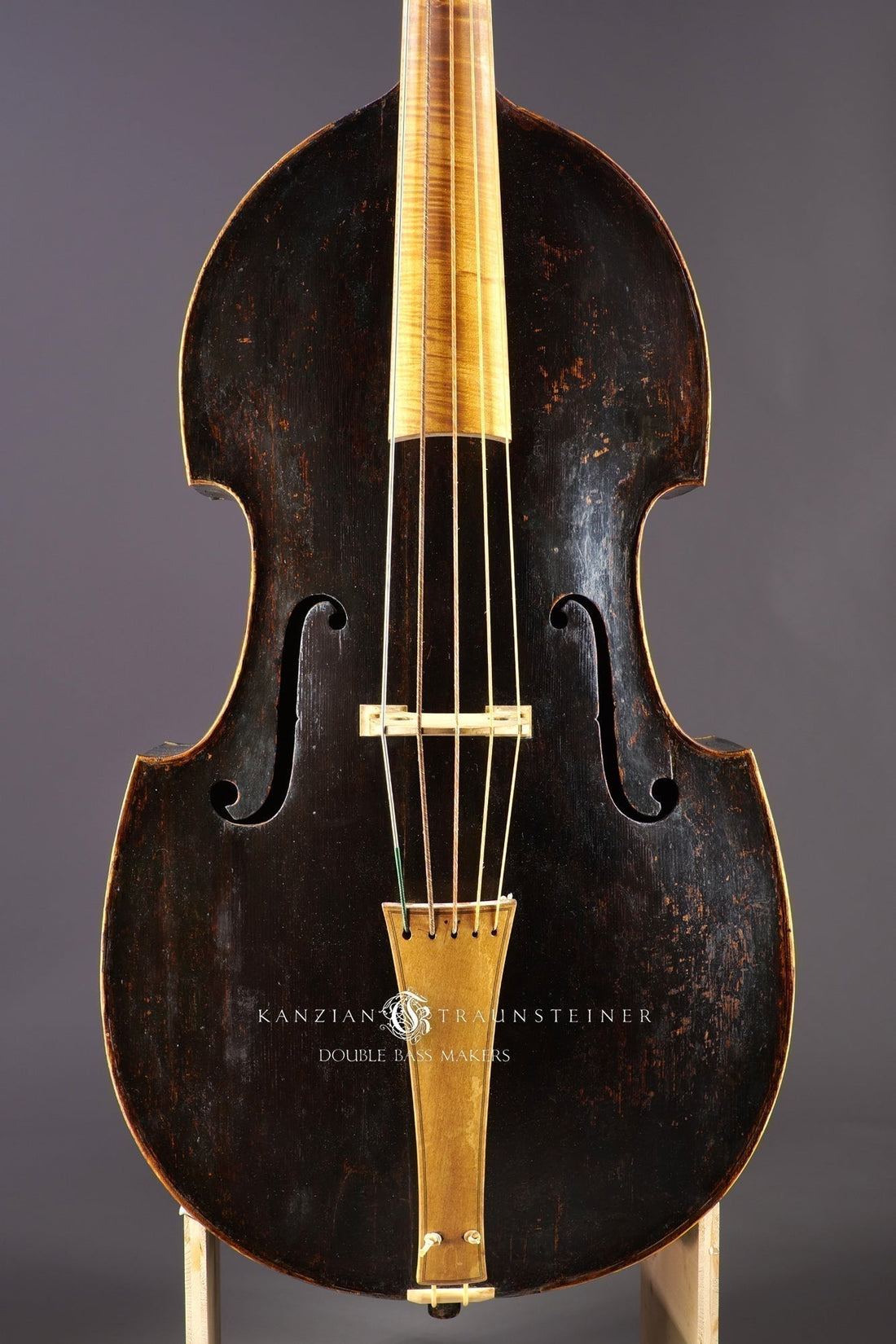 The Viennese double bass: The long pattern