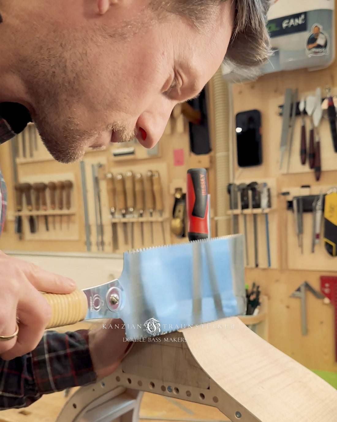 Fabian Traunsteiner saws neck insert