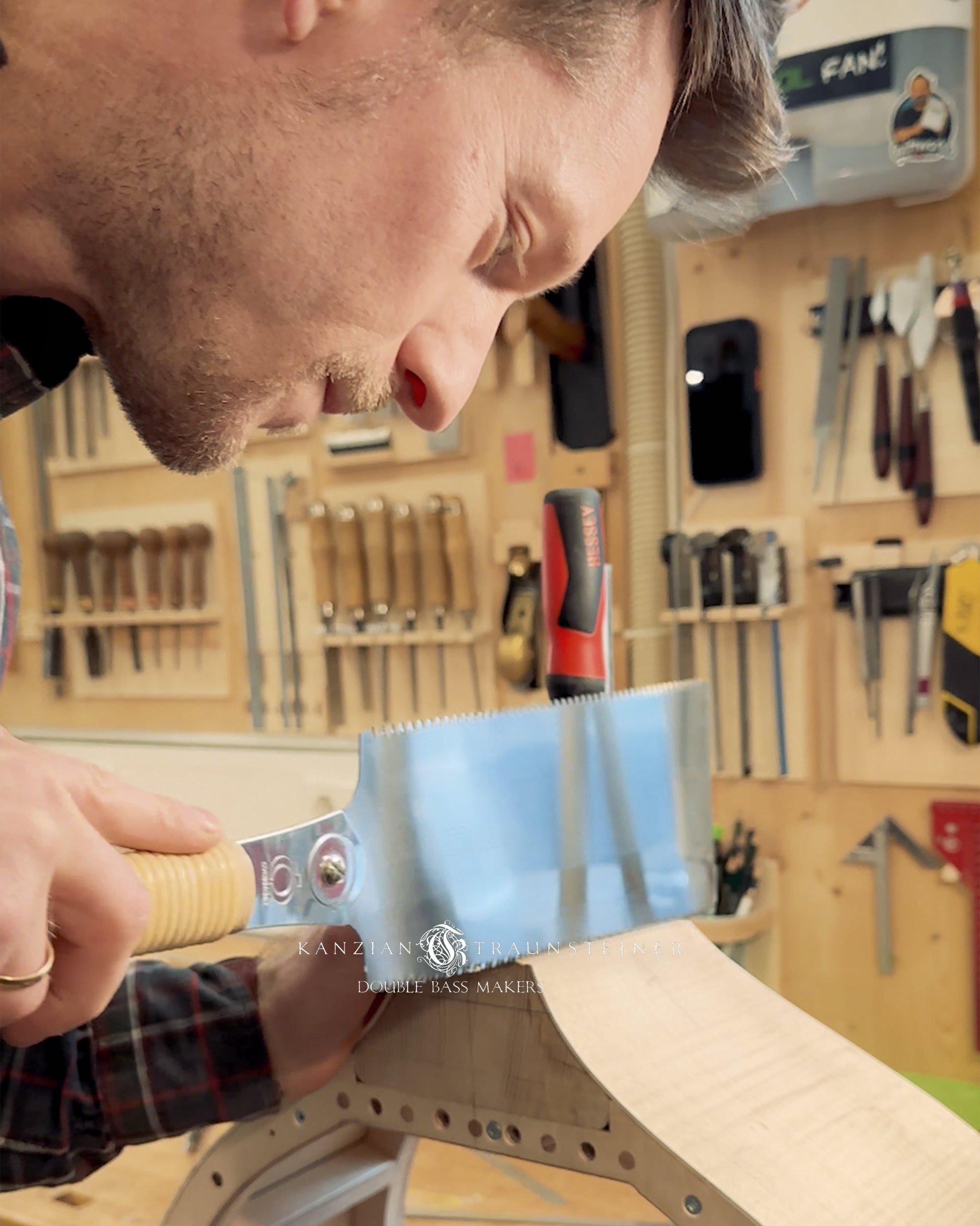 Fabian Traunsteiner saws neck insert
