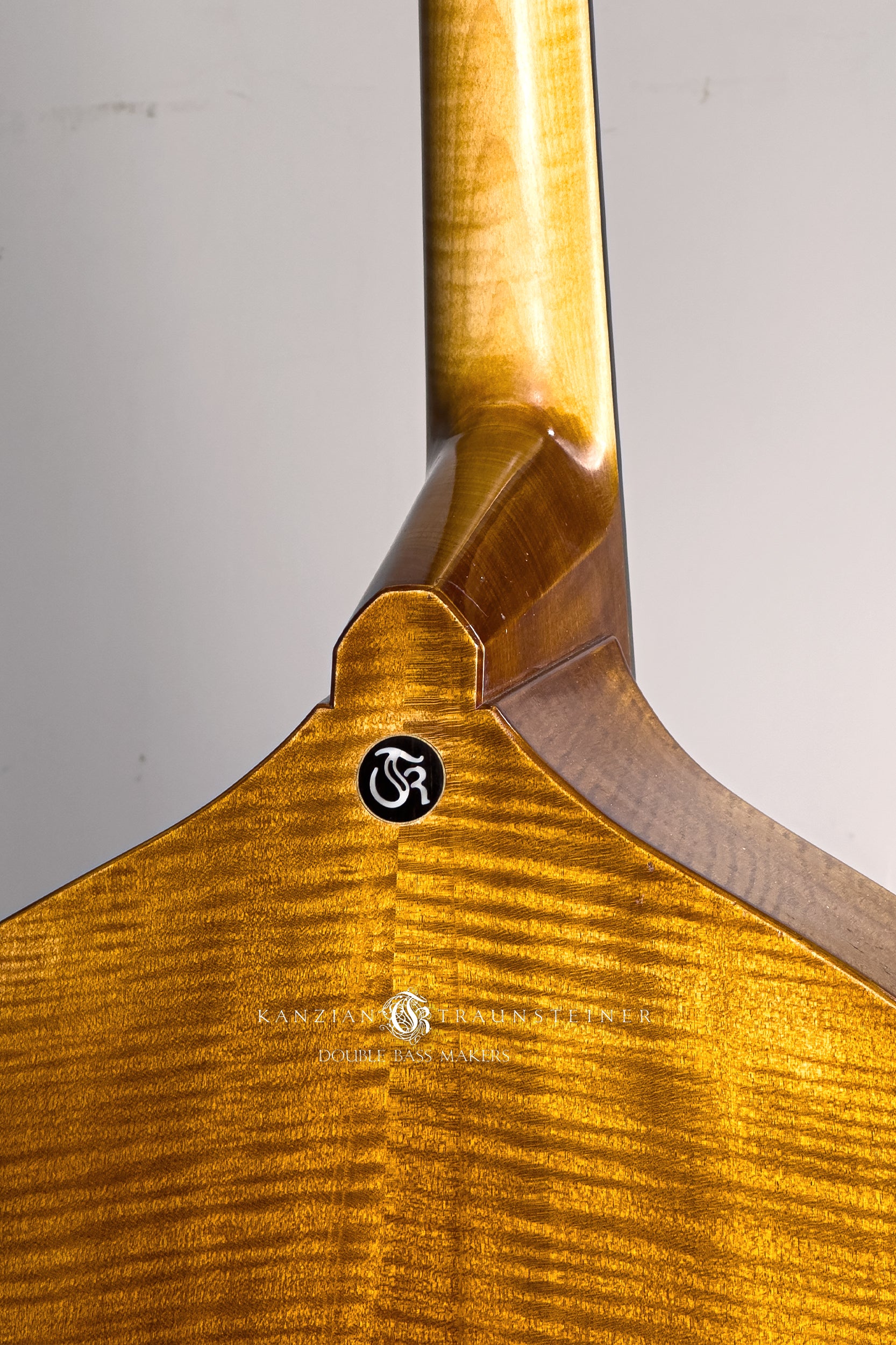 2023 - Antiqued K&T Viennese back logo detail