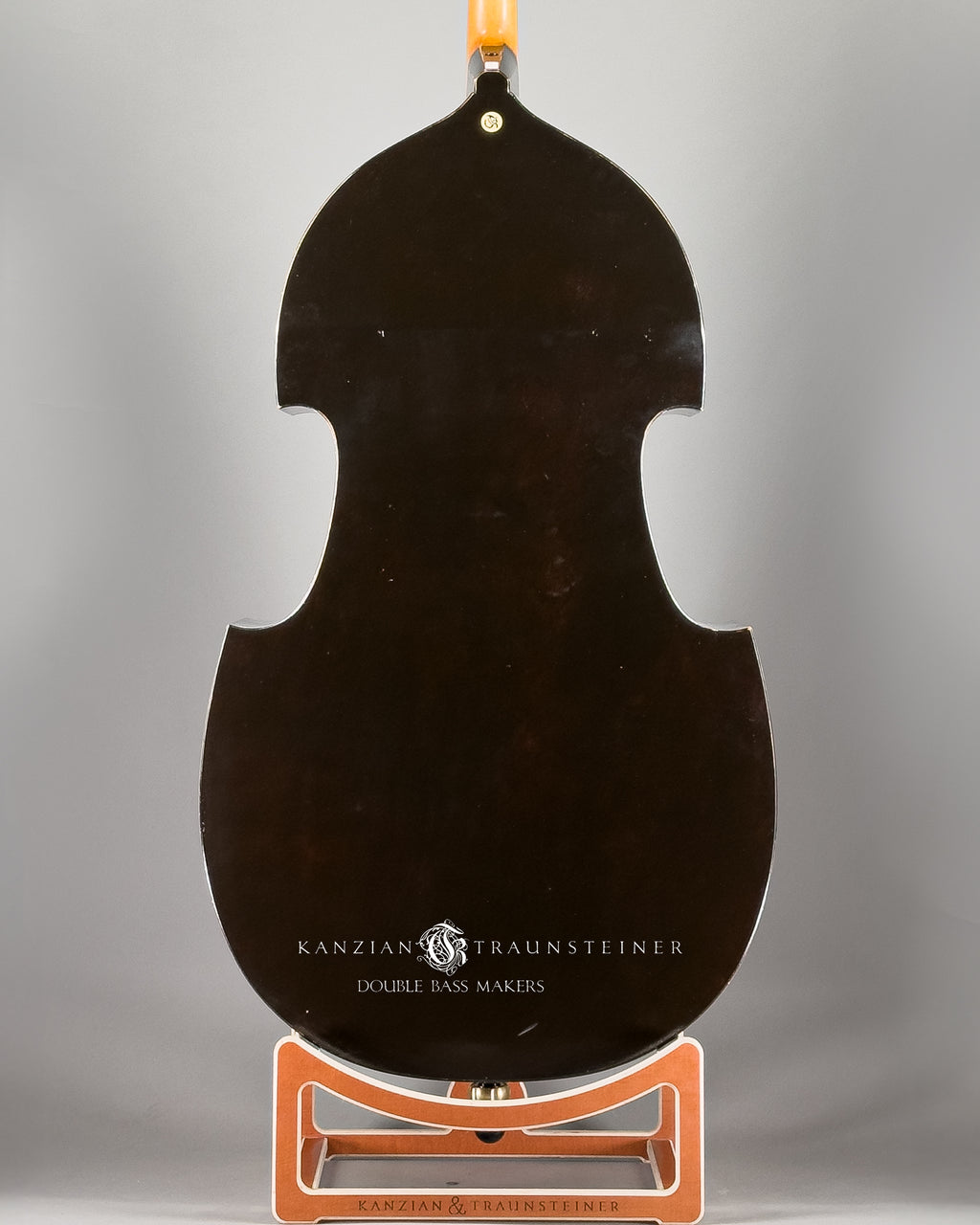 No. 26 K&T Viennese - removable neck zoomed back