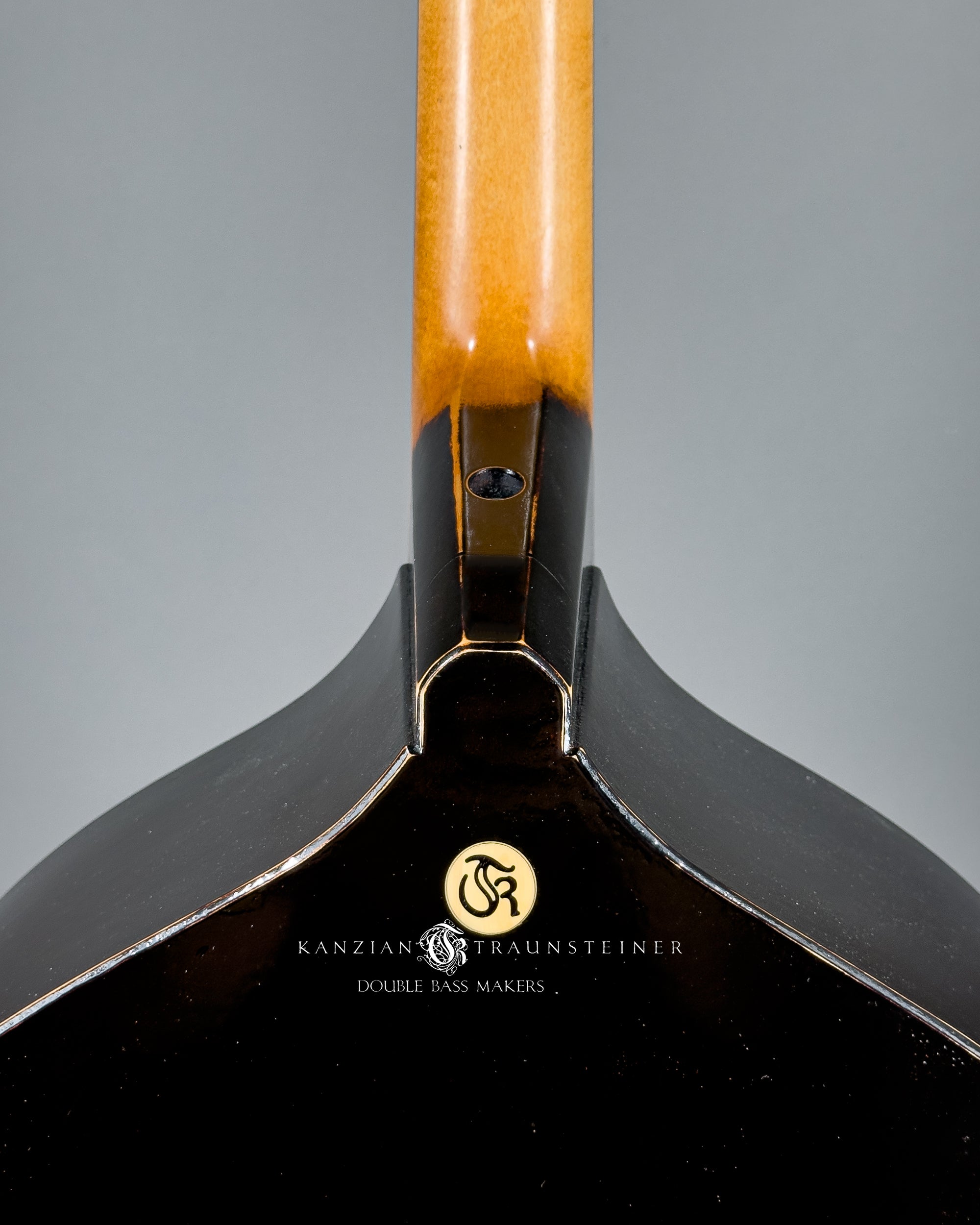 No. 26 K&T Viennese - removable neck back detail