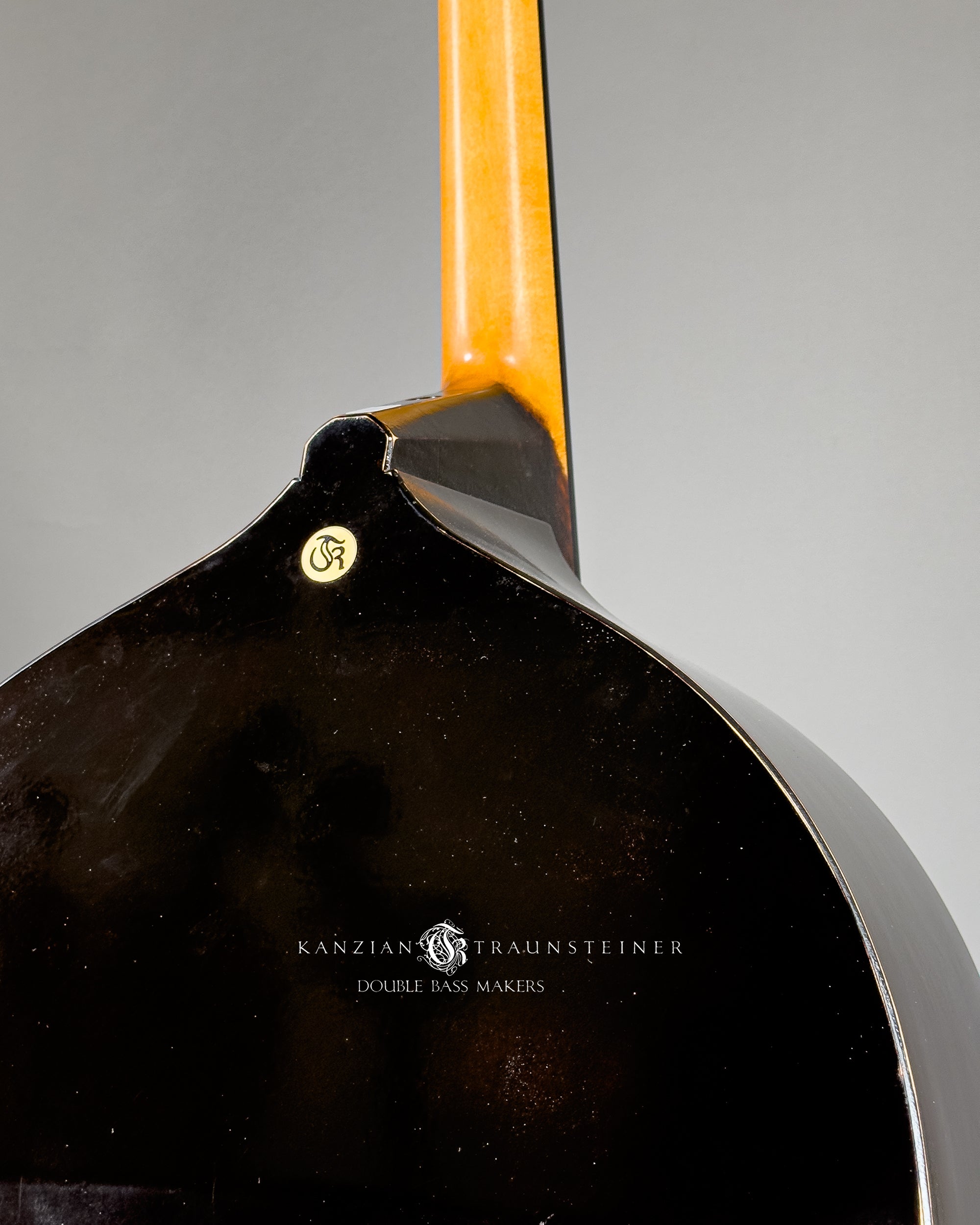 No. 26 K&T Viennese - back logo detail