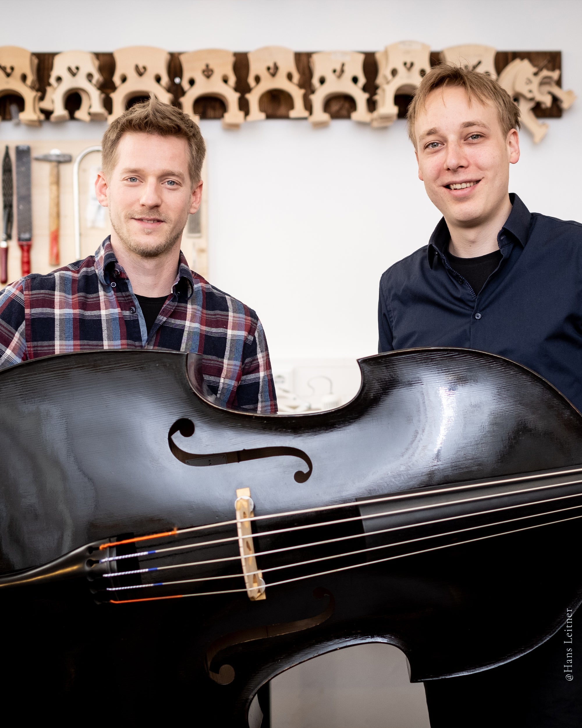 Alex Kanzian & Fabian Traunsteiner holding black Viennese Model