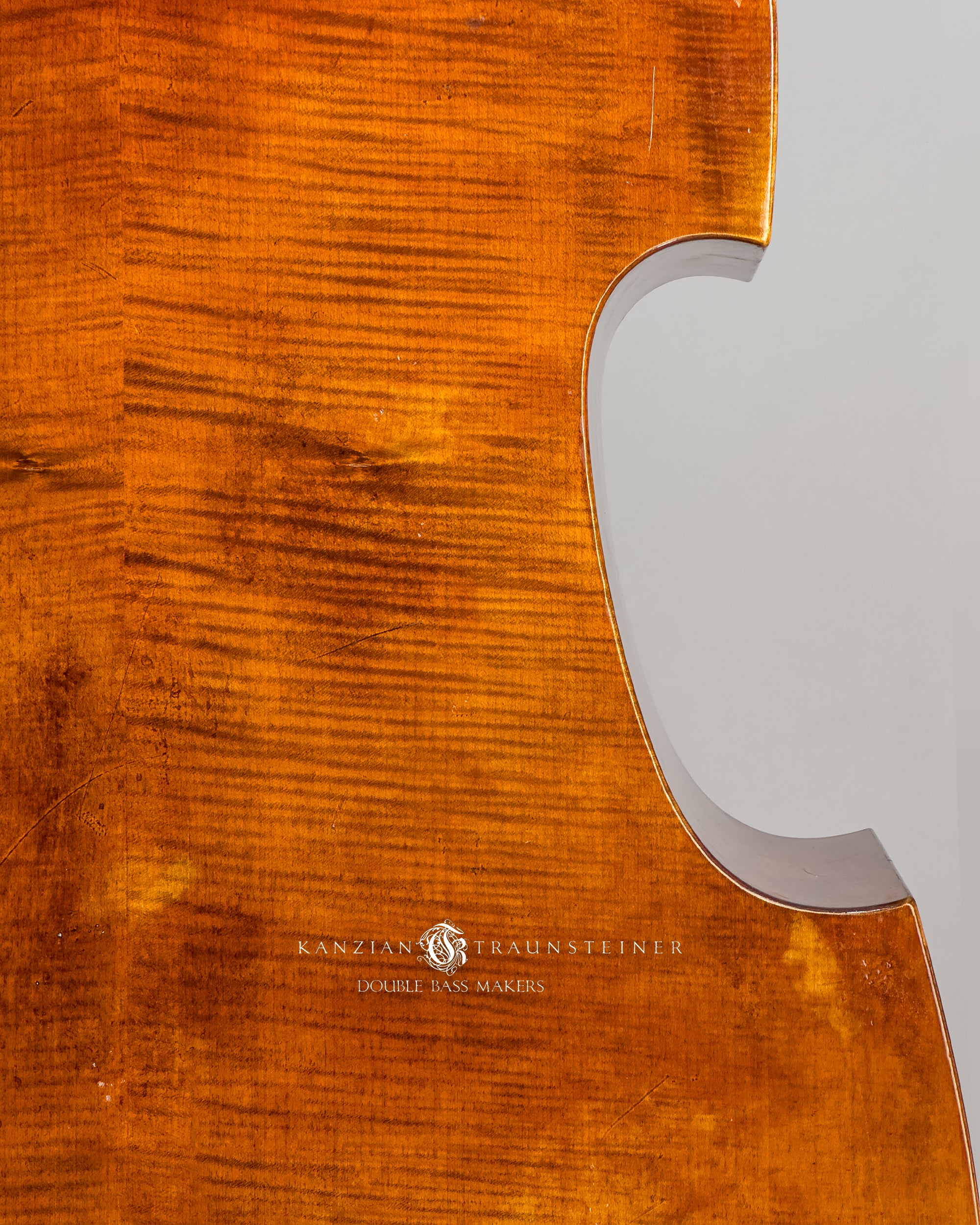 Antiquing and varnish details of Kanzian & Traunsteiner double bass with antique finish made in 2026