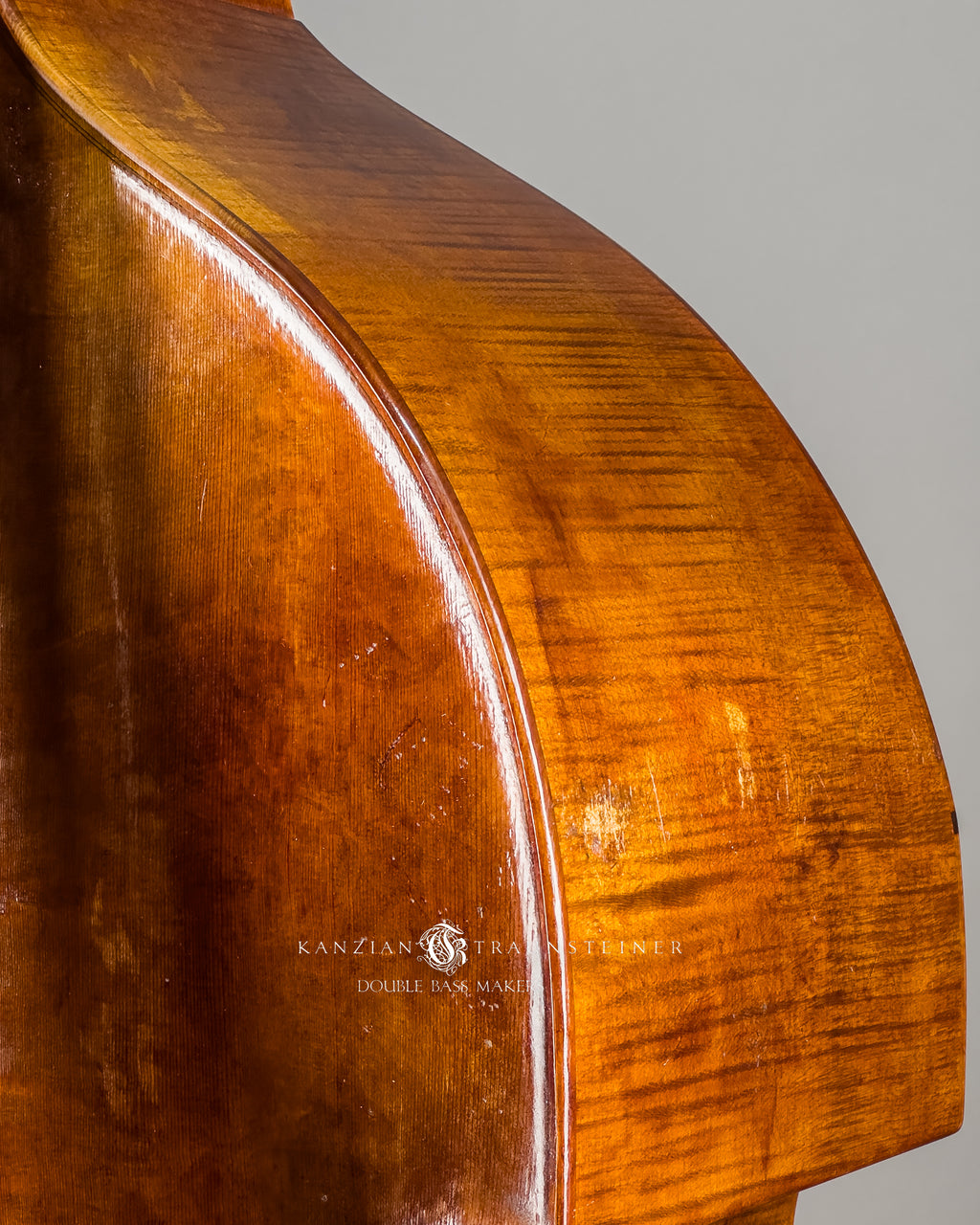 Viennese model shoulder of Kanzian & Traunsteiner double bass with antique finish made in 2026
