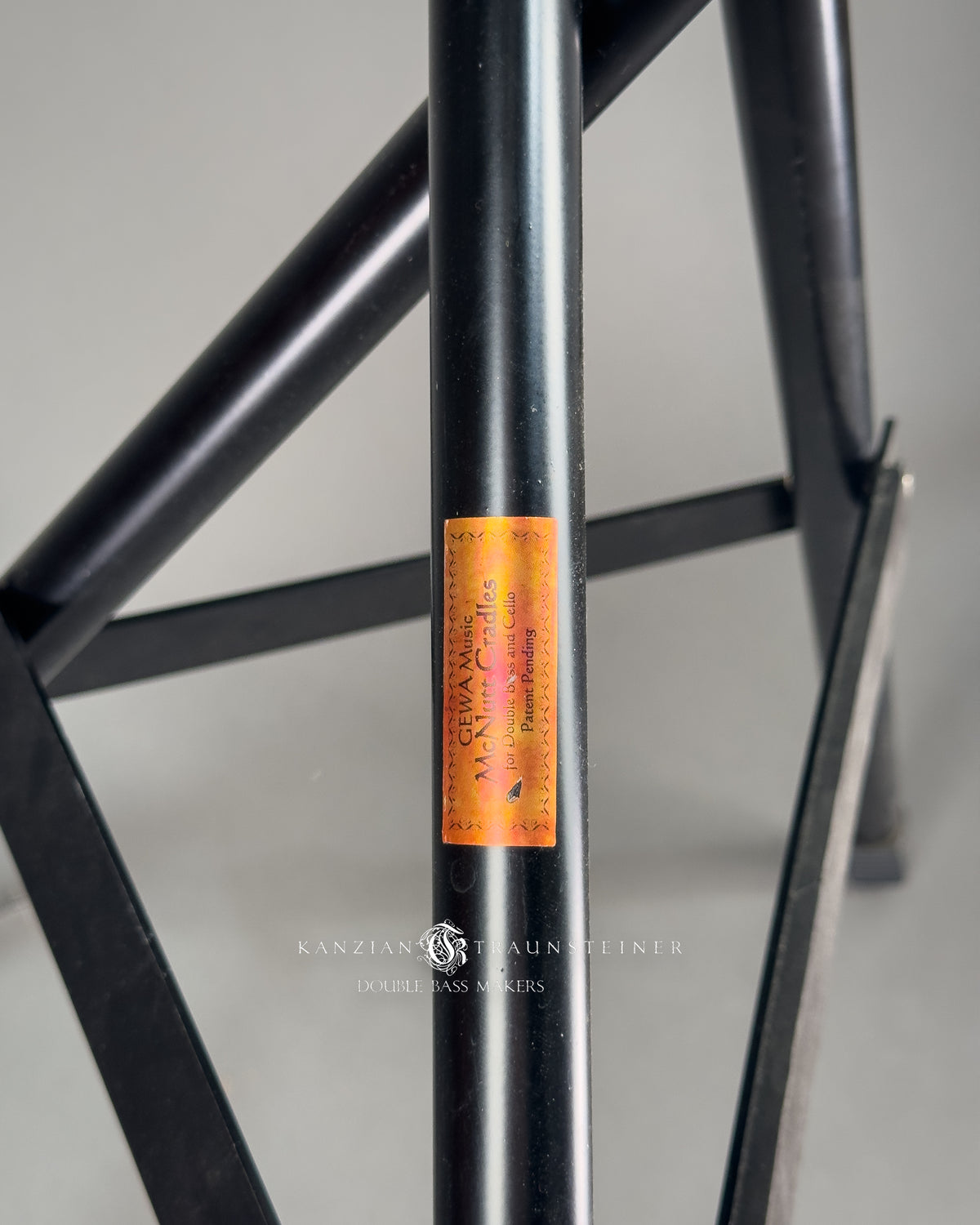 Bass Cradle McNutt, portable stand