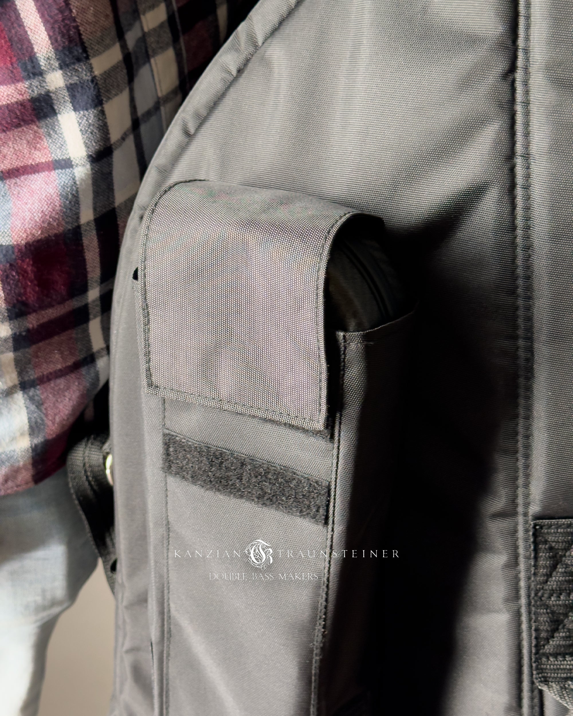 Double bass bag with large pocket