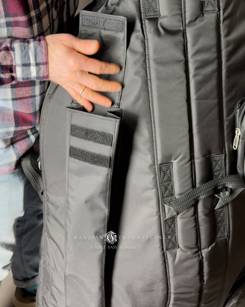 Double bass bag, front bow pocket