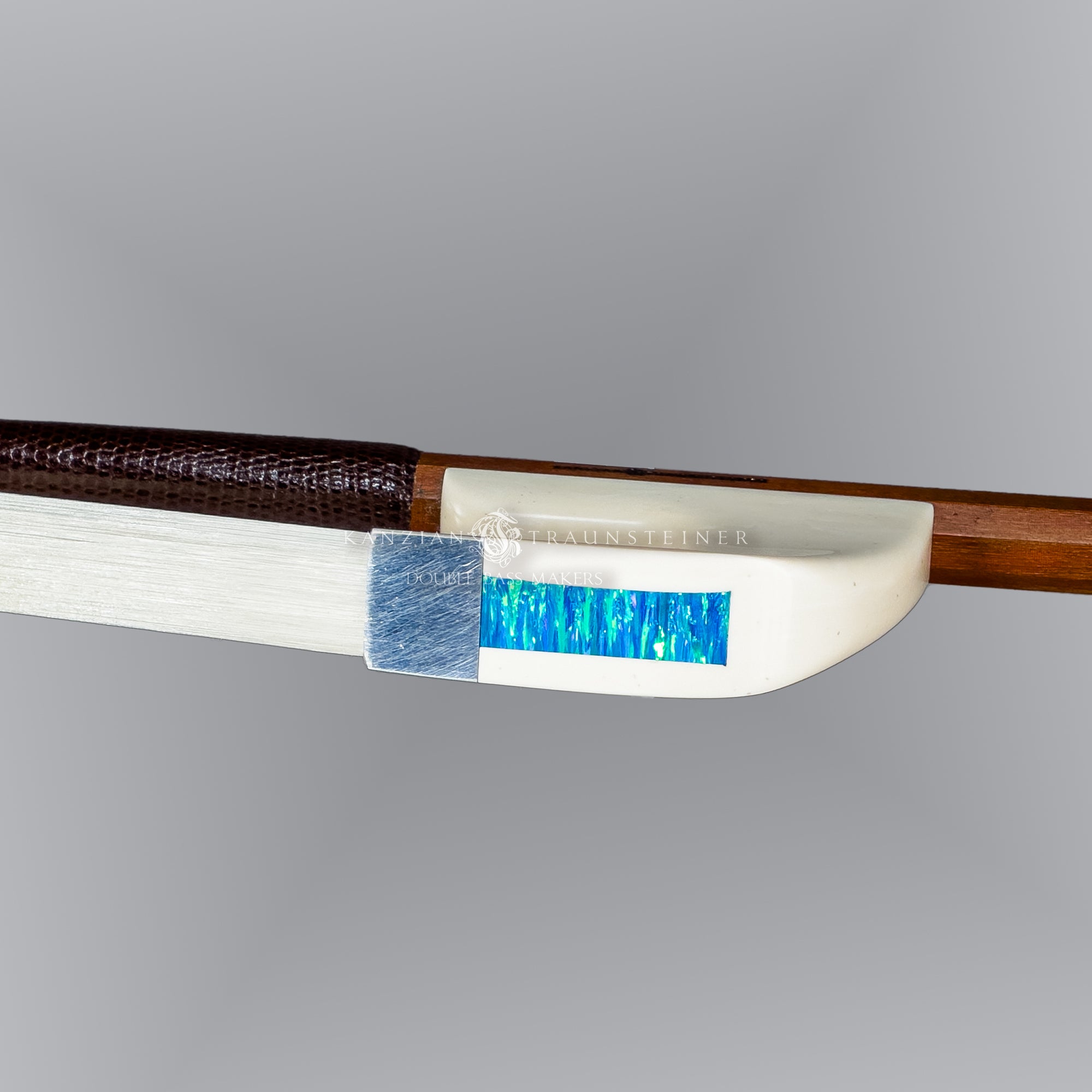 Mother of pearl on frog bottom of Kanzian & Traunsteiner bow, 2 stars with white frog.