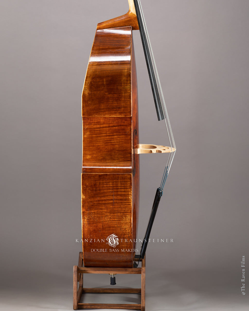 right side detail of 5 strings double bass Antik 2 by Kanzian & Traunsteiner,