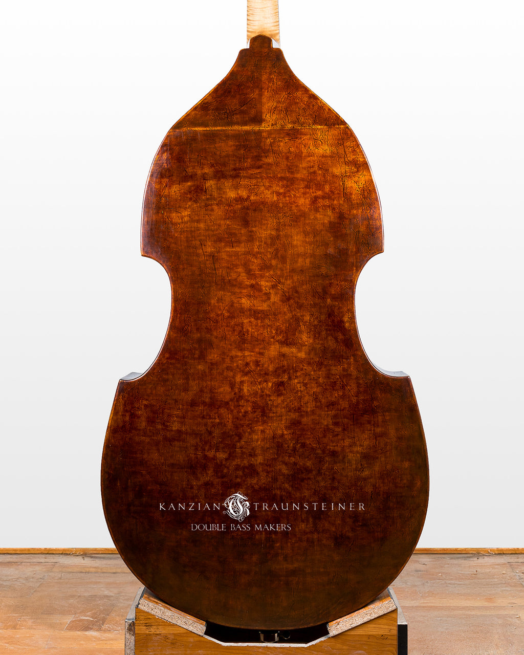 Jauk Georg Double Bass dated ca. 1740 zoomed view of back