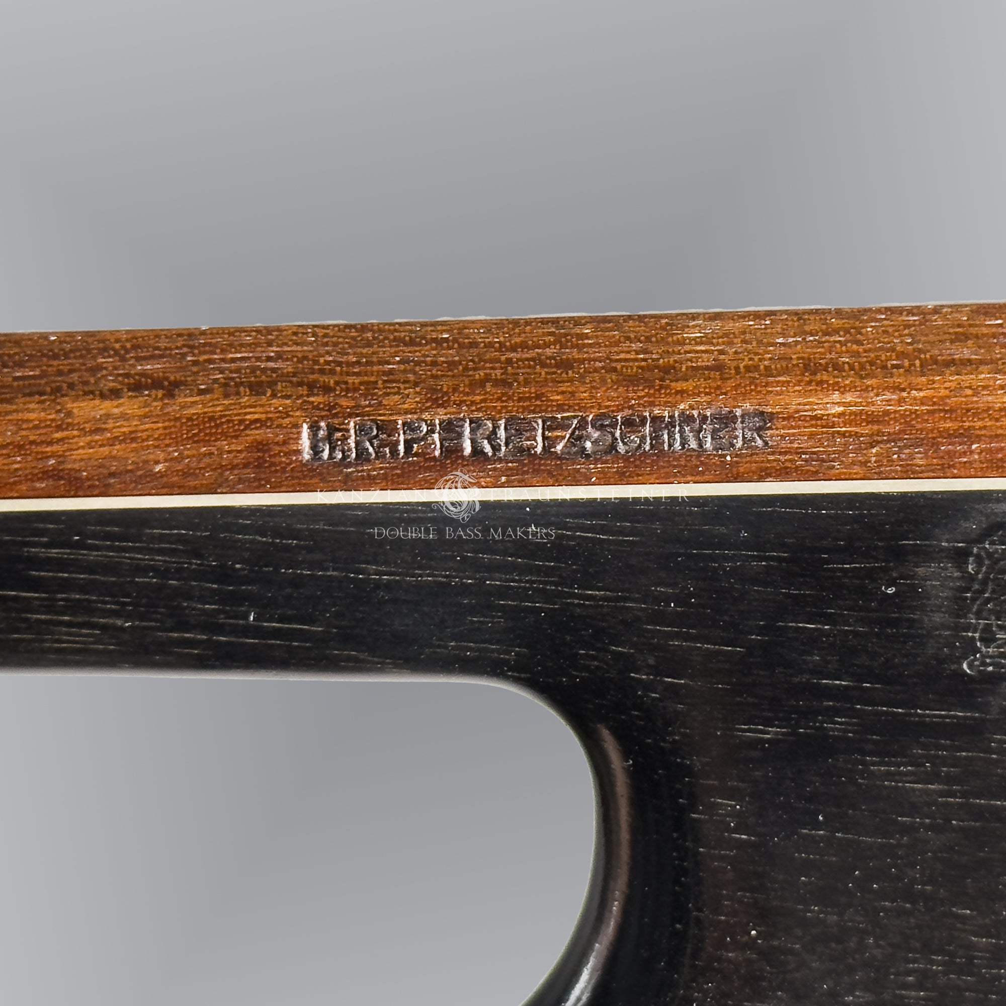 H.R. Pfretzschner 138g bow stamp close up
