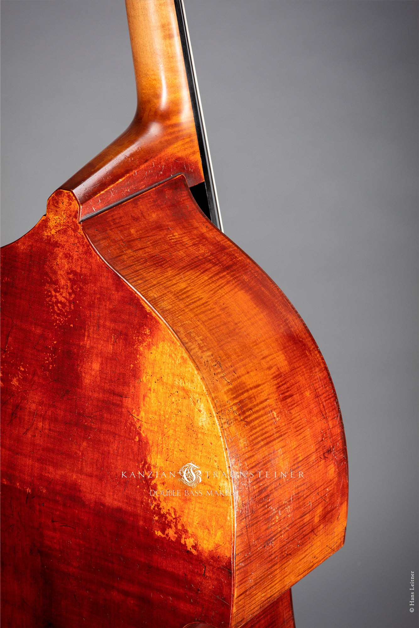 Wien Antik K&T Viennese shoulder detail