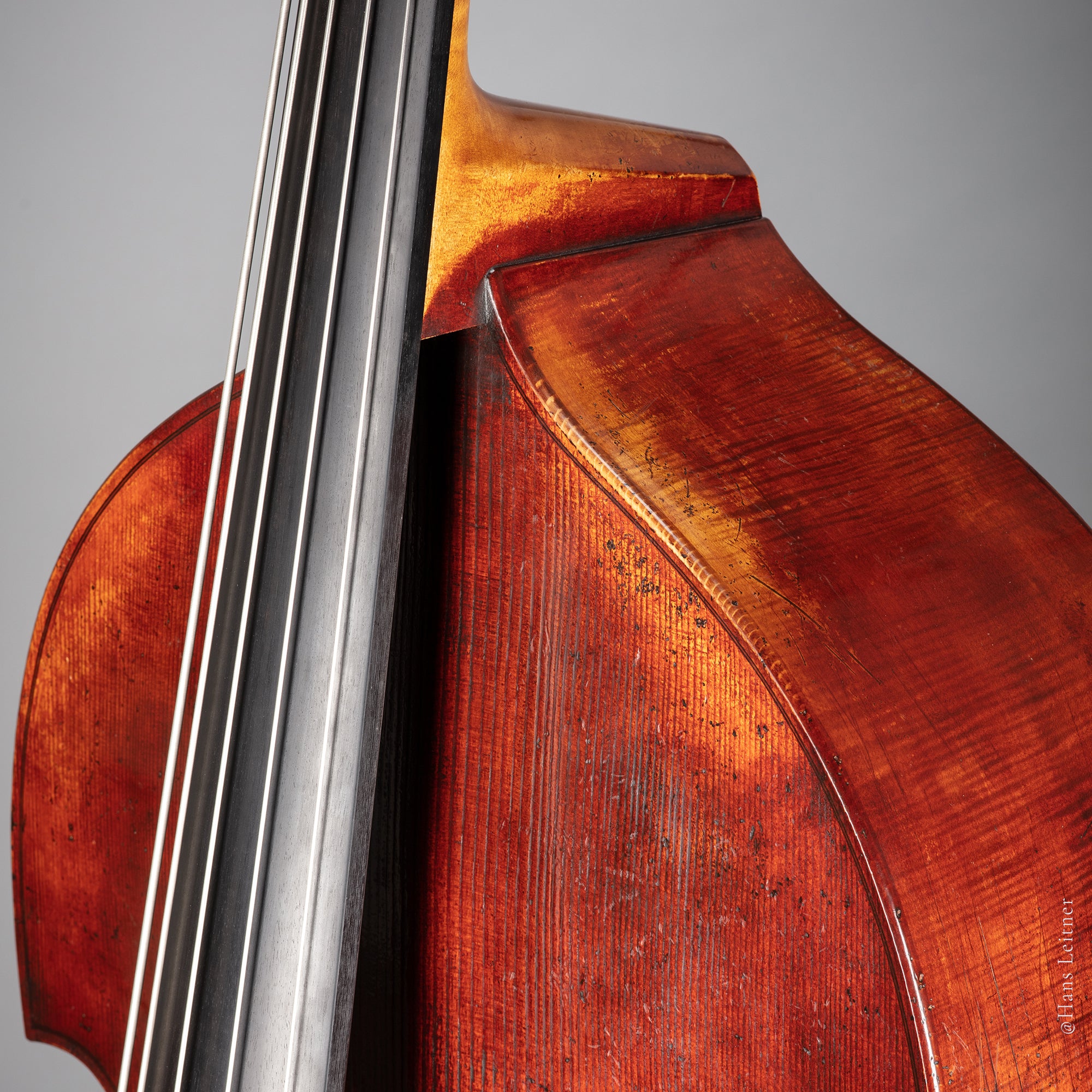 K&T Wien Antik - shoulder detail